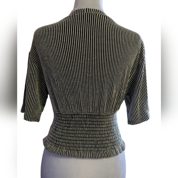 Pie in the sky crop top with line white/black - Picture 2 of 5